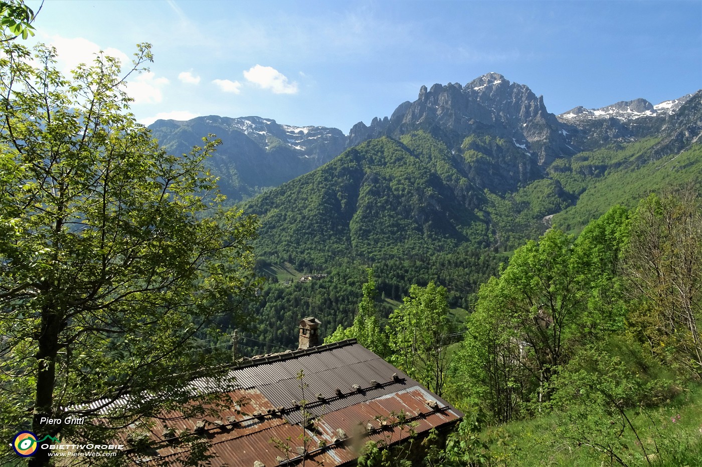 26 Vista sulla rocciosa Cornetta.JPG